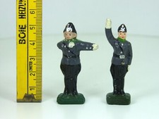 zwei alte Massefiguren